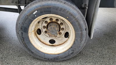 2013 International 4300 flat deck truck w/ Air Brakes