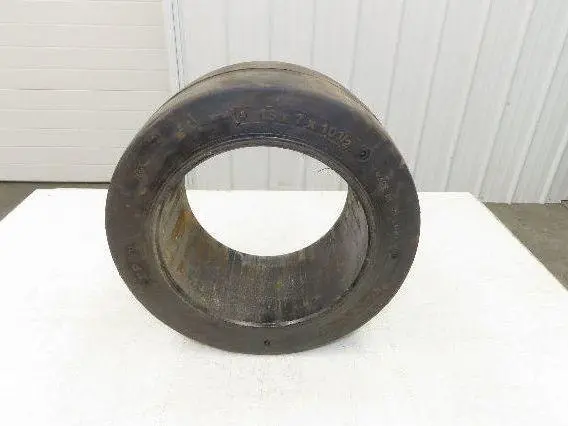 Total Source 16x7x10-1/2 Press-On Forklift Tire Solid Cushion Smooth Black