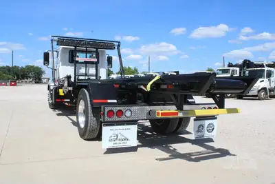 New | in-Stock 2027 MACK MD7 Rolloff Trucks Texas US | Roll Off Truck World #1491924