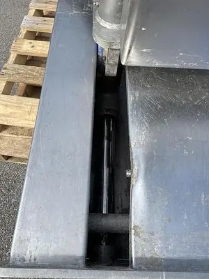 USED E-QUIP MATERIAL HANDLING 320-10 6FT. DISCHARGE