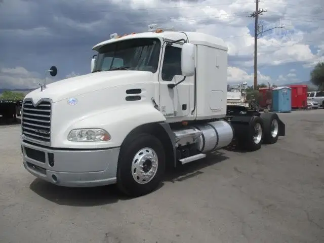 Used 2009 MACK PINNACLE CXU613 Conventional trucks Arizona US | Tuscon Trux & Equipment Sales #1546109
