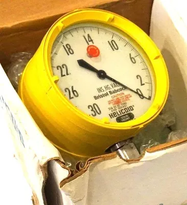 NEW HELICOID M4J1V1Z20037GAW PRESSURE GAUGE 940 PYSM, 4BT, 30/0 IN HG VAC