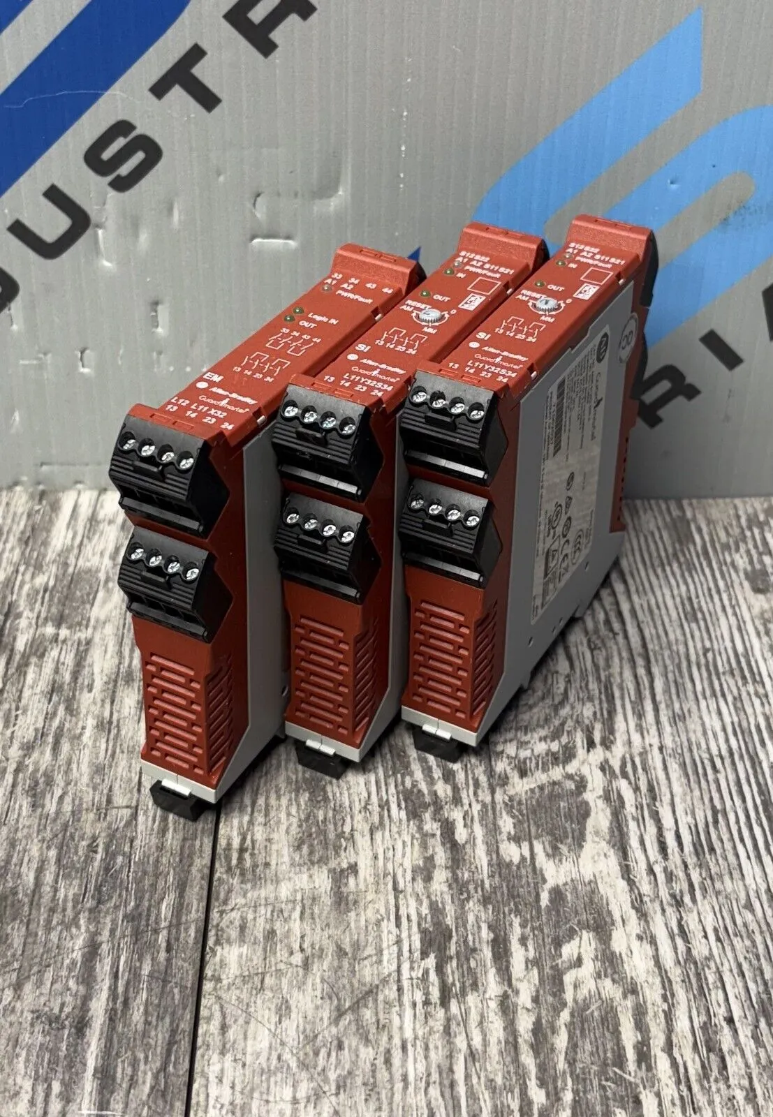 USED Allen-Bradley 440R-EM4R2/440R-S12R2