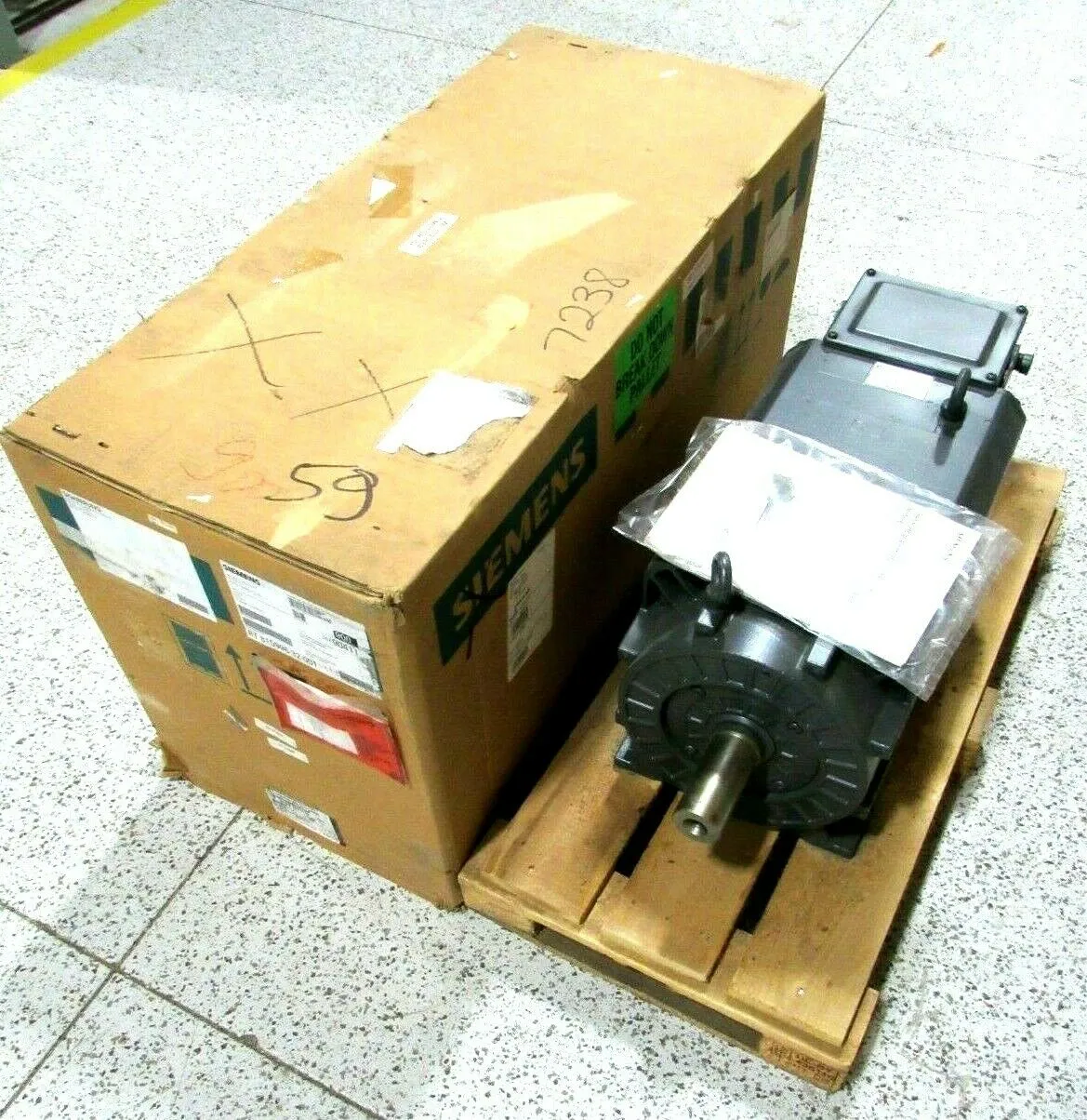 NEW SIEMENS 1PH7167-2EG00-0BB6 INDUCTION MOTOR 1PH71672EG000BB6 2-11/64" DIA