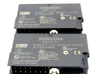 NEW SIEMENS 6ES7132-4BD02-0AA0