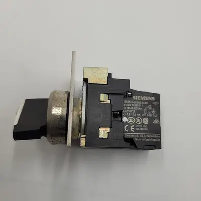 USED SIEMENS SIEMENS 3SU1401-1BG650-1AA0 ON / OFF SWITCH