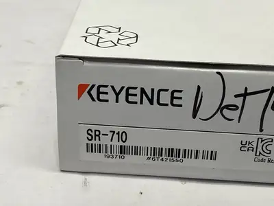 USED KEYENCE ULTRA-COMPACT FIXED TYPE CODE READER, MIDDLE RANGE