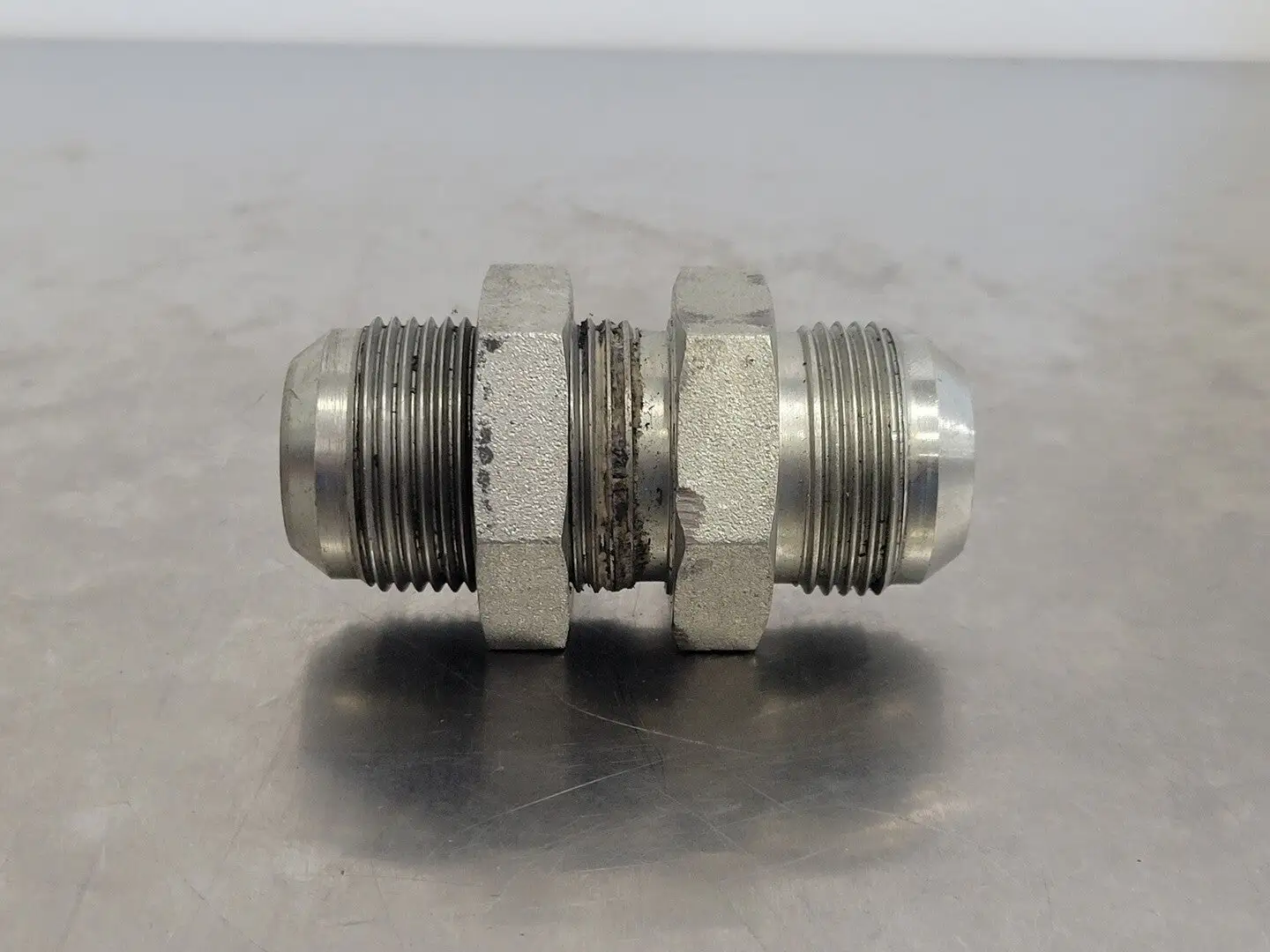 Hydraulic Bulkhead Adapter M-16 JIC X M-16 JIC 1" x 1"