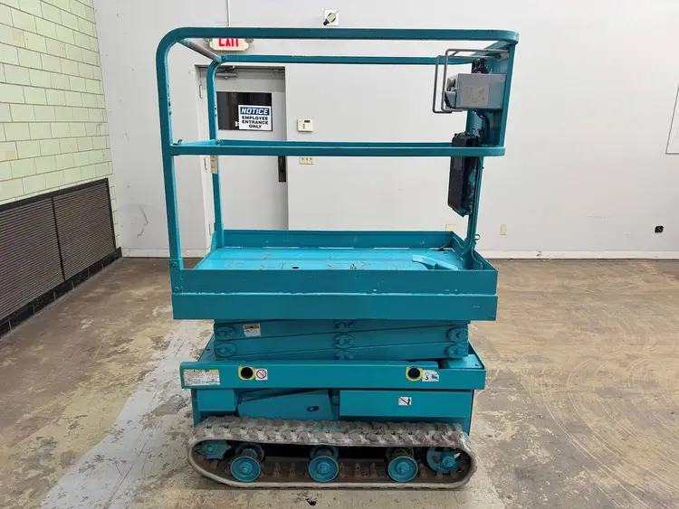 Used 2012 USED AIRMAN ENCL040 Scissor Lifters Minnesota US | Birnstengel Equipment #1554084