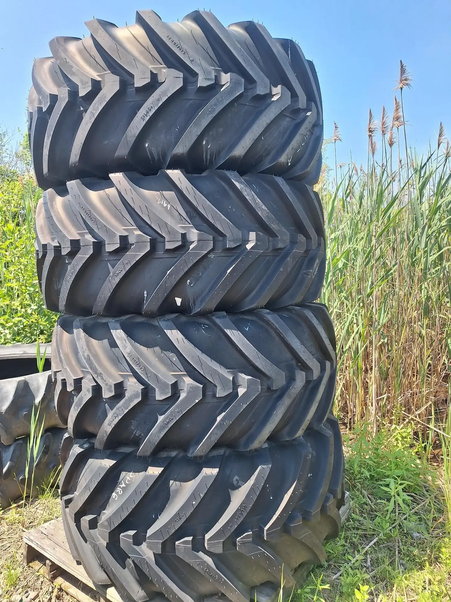 New | in-Stock 2020 GOODYEAR 21LX24 Wheels & Tires Maine US | Beauregard Equipment #1511384