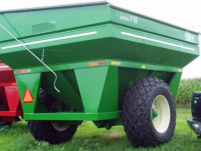 New | in-Stock 2025 E-Z TRAIL 710 Grain Carts Pennsylvania US | Zimmerman Farm Service #1409933
