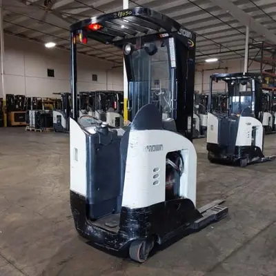 USED 2016 CROWN RR5725-45
