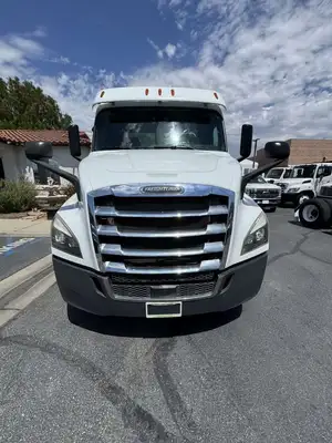 Used 2019 FREIGHTLINER CASCADIA 112 Hooklifts & Roll-Offs California US | Commerce Truck Equipment Sales #1548708