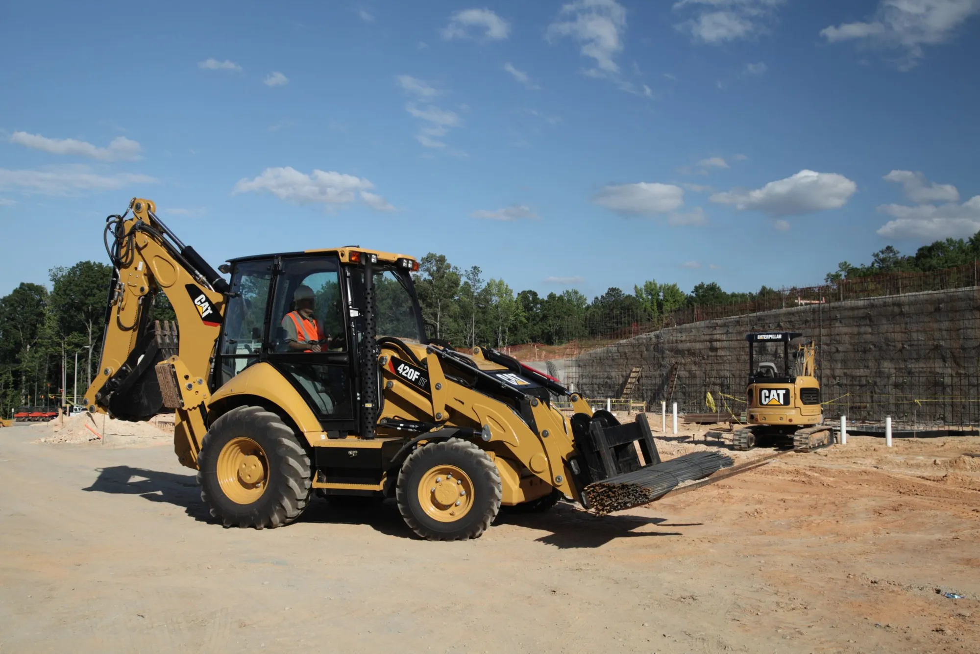 USED 2014 Caterpillar 420F IT