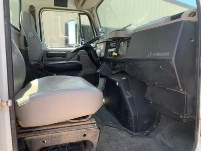 USED 2001 INTERNATIONAL 4900