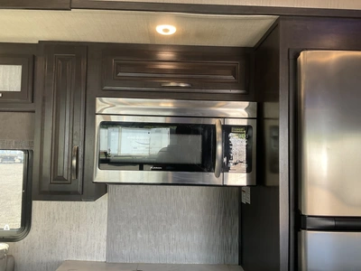 Used 2018 MOMENTUM 395M Campers, Caravans, Motorhomes Michigan US | Miedema Asset Management Group #1334425