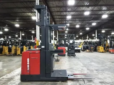 USED 2018 RAYMOND 560-OPC30TT