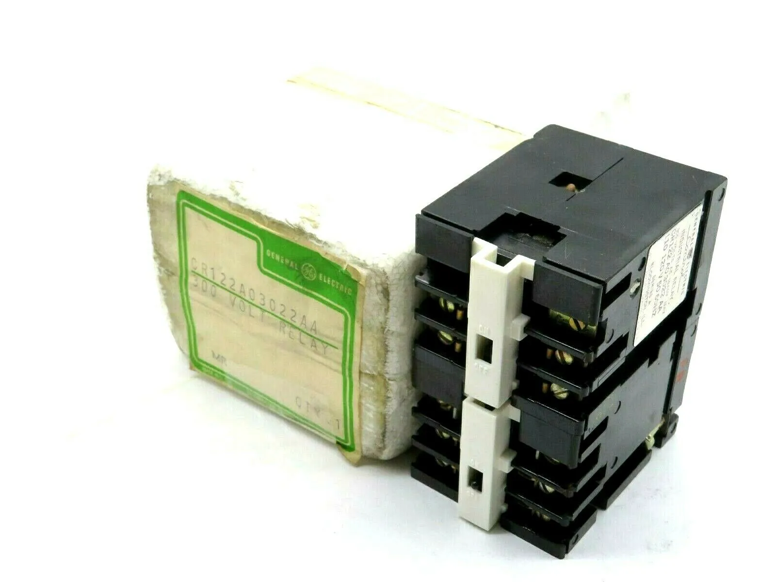 NEW GENERAL ELECTRIC CR122A03022AA RELAY 300VOLT