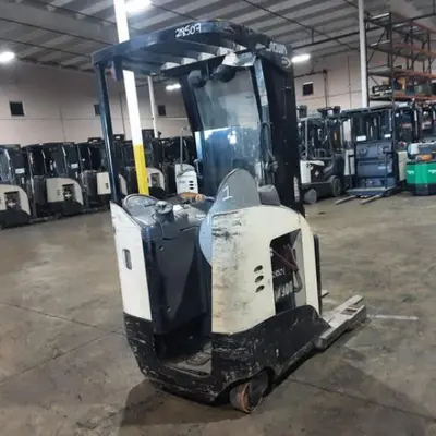 USED 2016 CROWN RR5725-45