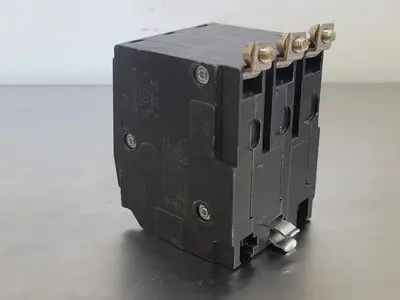 USED SQUARE D QOB330