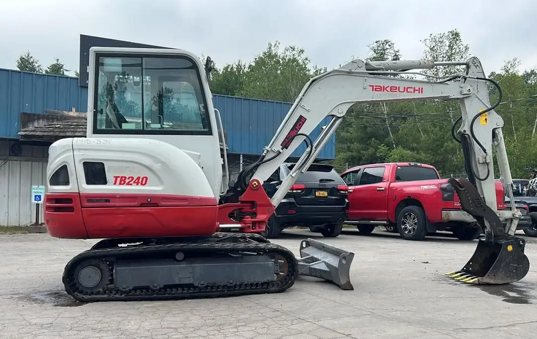 USED 2021 Takeuchi TB240