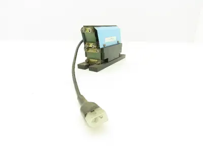 Osaka Seiko Small Parts Feeder Linear Conveyor Vibration Magnetic Motor 200V