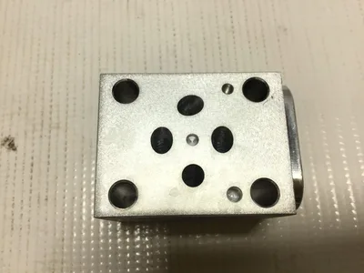 USED 🔩 BRAND: SUN HYDRAULICS – TRUSTED MANUFACTURER OF HIGH-PERFORMANCE HYDRAULIC COMPONENTS ⚙️ MODEL: GBP 1H59-AC – MANIFOLD SANDWICH VALVE WITH T PORT CONTROL NOTCH