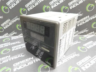Yamatake Corp C215GA003D1 Temperature Controller Broke Terminal Cover Used