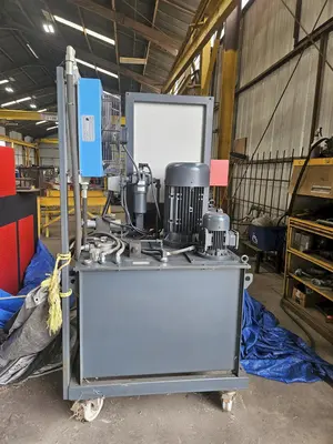 5/8" x 6" x 6" Akyapak Angle Bending Roll Model APK180