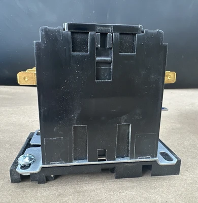 NEW Square D 8910DPA33V09Y125Y135Y234Y239