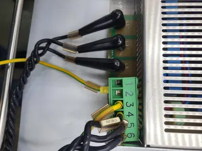 USED ROCKWELL AUTOMATION ROCKWELL AUTOMATION 2090-XXLF-X330B (SER A) AC DRIVE W/ 6 PIN PATCH CORD
