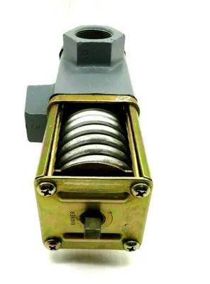 USED JOHNSON CONTROLS V48AF-2 3-WAY PRESSURE REGULATING VALVE V48F2