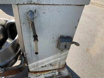Blakeslee industrial/commercial mixer model DD-80T, 220 volt single phase electric, 4 speed mixer, c...