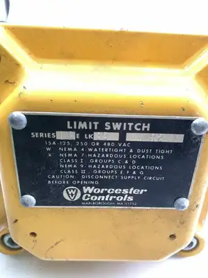 Worcester Controls 10 39S Spring Return Pneumatic Actuator w/ Switch 120PSI