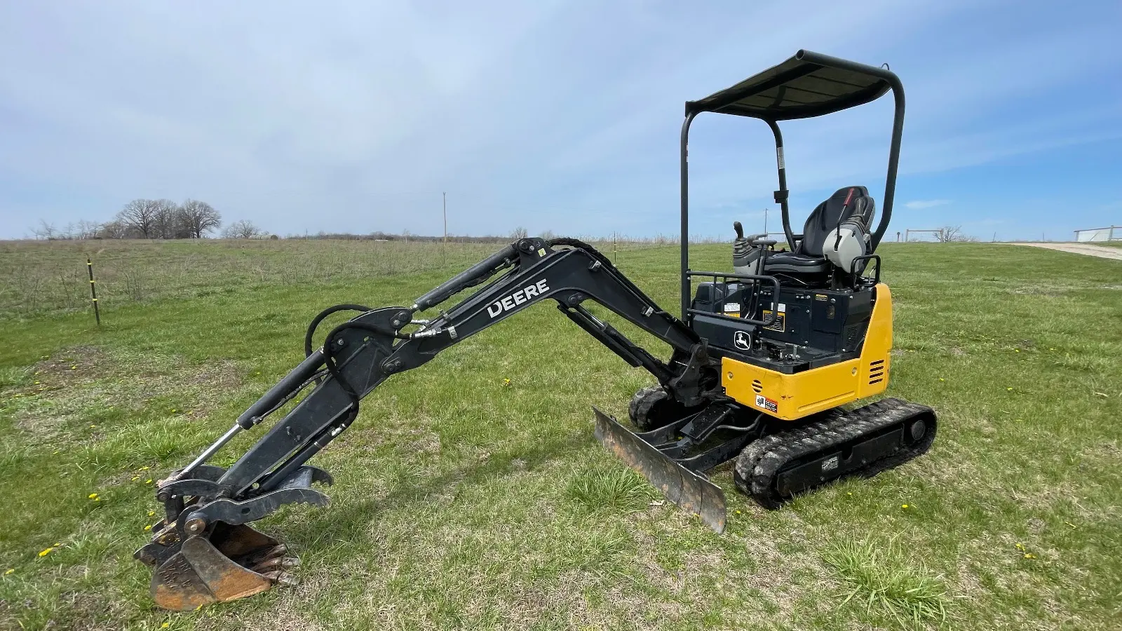 USED 2019 Deere 17G