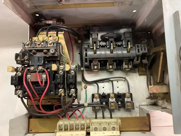 Used ALLEN-BRADLEY 2112B-BDB-6-24 Electrical Panels | Surplus Asset Holdings #1226671