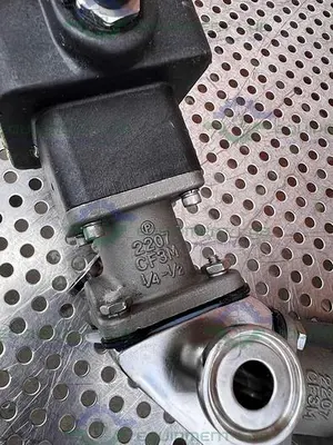 USED 2 ITT ADVANTAGE 3 WAY STAINLESS STEEL DIAPHRAGM VALVES W/ VALVE POSITIONER