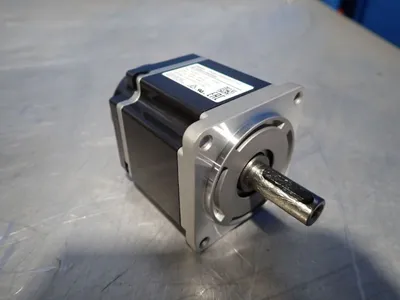 NEW OMRON R88M1M20030TS2