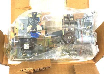 NEW SQUARE D 9050-B0-25E PNEUMATIC TIMING RELAY 120-60/110-50, SER. C, 9050B025E