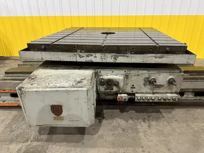 72" X 72" GIDDINGS & LEWIS (G&L) T-SLOTTED POWERED ROTARY TABLE W/ 72" POWERED INFEED SLIDE: STOCK #19731