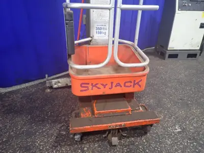 USED 1997 SKYJACK I30