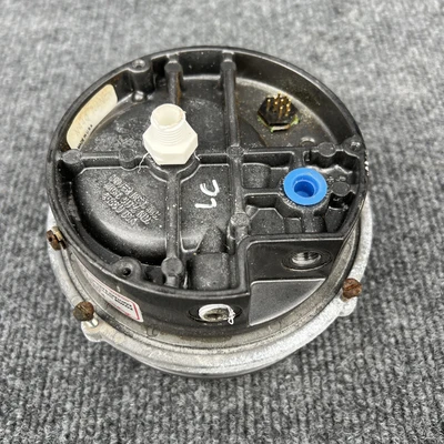 Used Dwyer 3001MR Pressure Switches California US | Davliegogo LLC #1705824