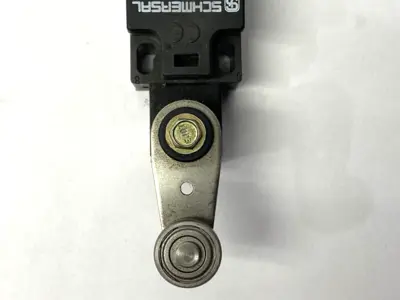 Used Schmersal Limit Switch w/ Roller Lever 230VAC 6kV Relays & Switches Michigan US | Maverick Industrial Sales #1402095