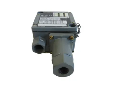 ALLEN BRADLEY 836T-T300J PRESSURE CONTROL SWITCH SER.A 836TT300J NEW, SURPLUS