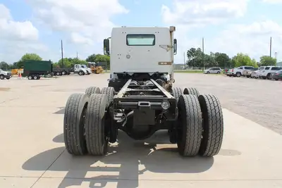 Used 2019 VOLVO VHD104B200 Cab Chassis trucks Texas US | Roll Off Truck World #1492007