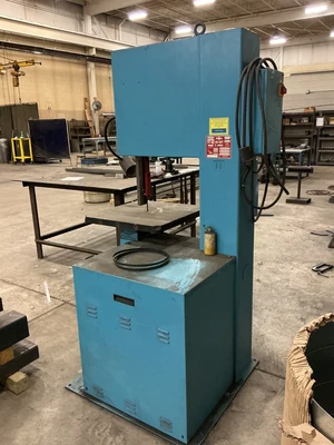 Used DOALL 2013-V Vertical Band Saws Ohio US | Equipment Recovery Corp. #1330555