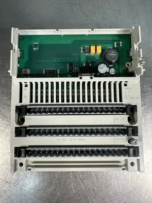Schneider 170ADI35000 DIGITAL INPUT BASE, 32 PT, 24VDC (7.2.1)