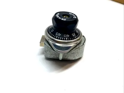USED MASTER LOCK BUILT‑IN COMBINATION LOCKER LOCK 3‑DIGIT DIAL LOT OF 25