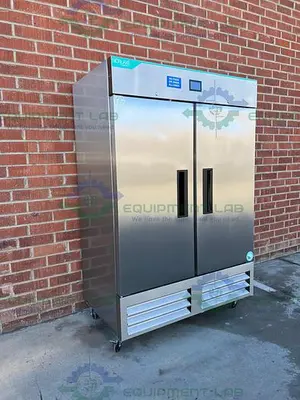 USED NORLAKE NSWDF492SSS/0A WHITE DIMOND SERIES DOUBLE DOOR FREEZER - 20°C, 49 CU. FT.
