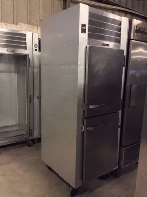 75-0217 Traulsen Single Section Self-Contained Split Door Reach-In Cooler